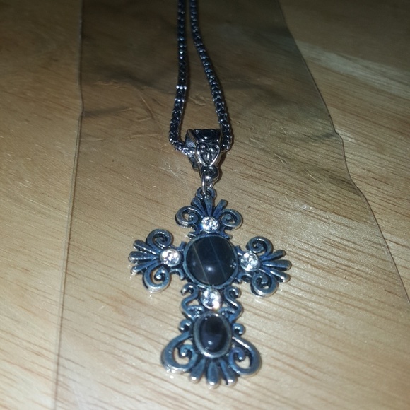 NWT cross necklace - Picture 2 of 2